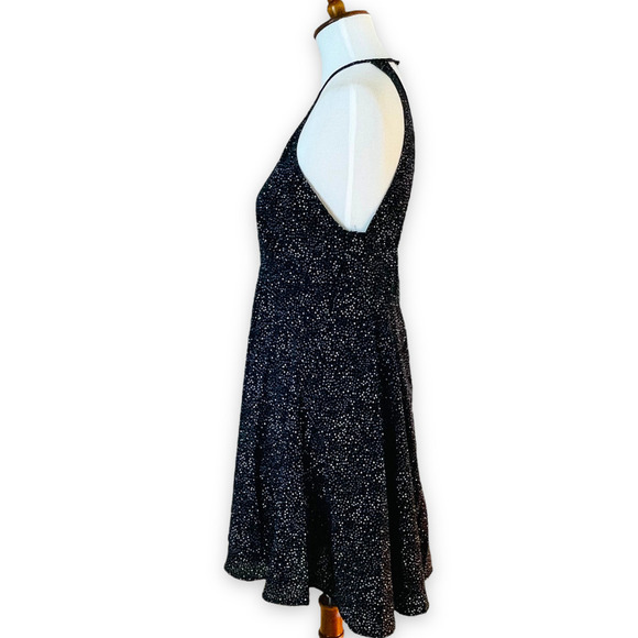 🍀 Paper Crane Women's Black White Polka Dot Halter Neck Fit & Flare Dress Size M - Picture 2 of 10